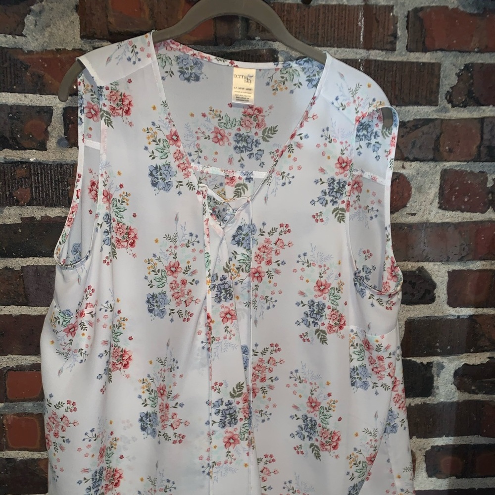 Super cute silky feel layered top size 1x